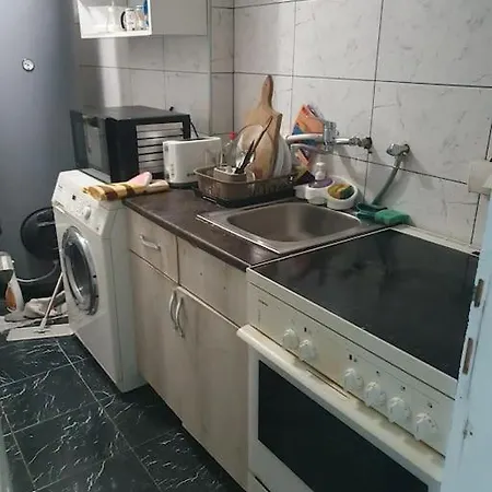 Small Cute Single A2 In Apartment
